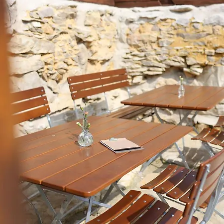 Frau Kunni - Cafe Und Apartment