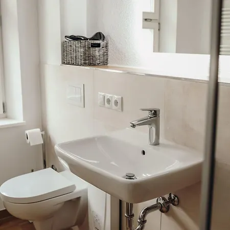 Frau Kunni - Cafe Und Apartment