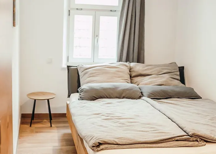 Frau Kunni - Café Und Apartamento